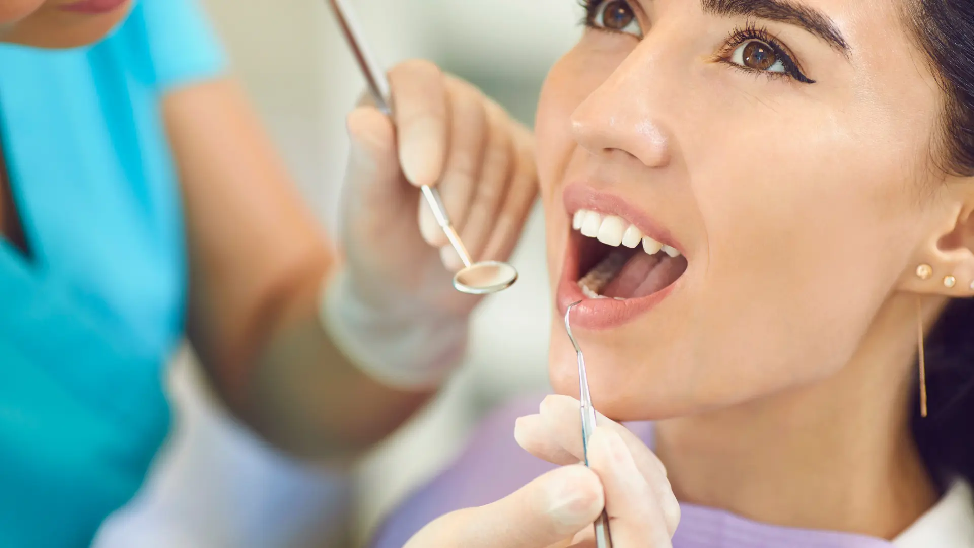 How to Use an Electric Toothbrush Correctly - Babylon Dental Care